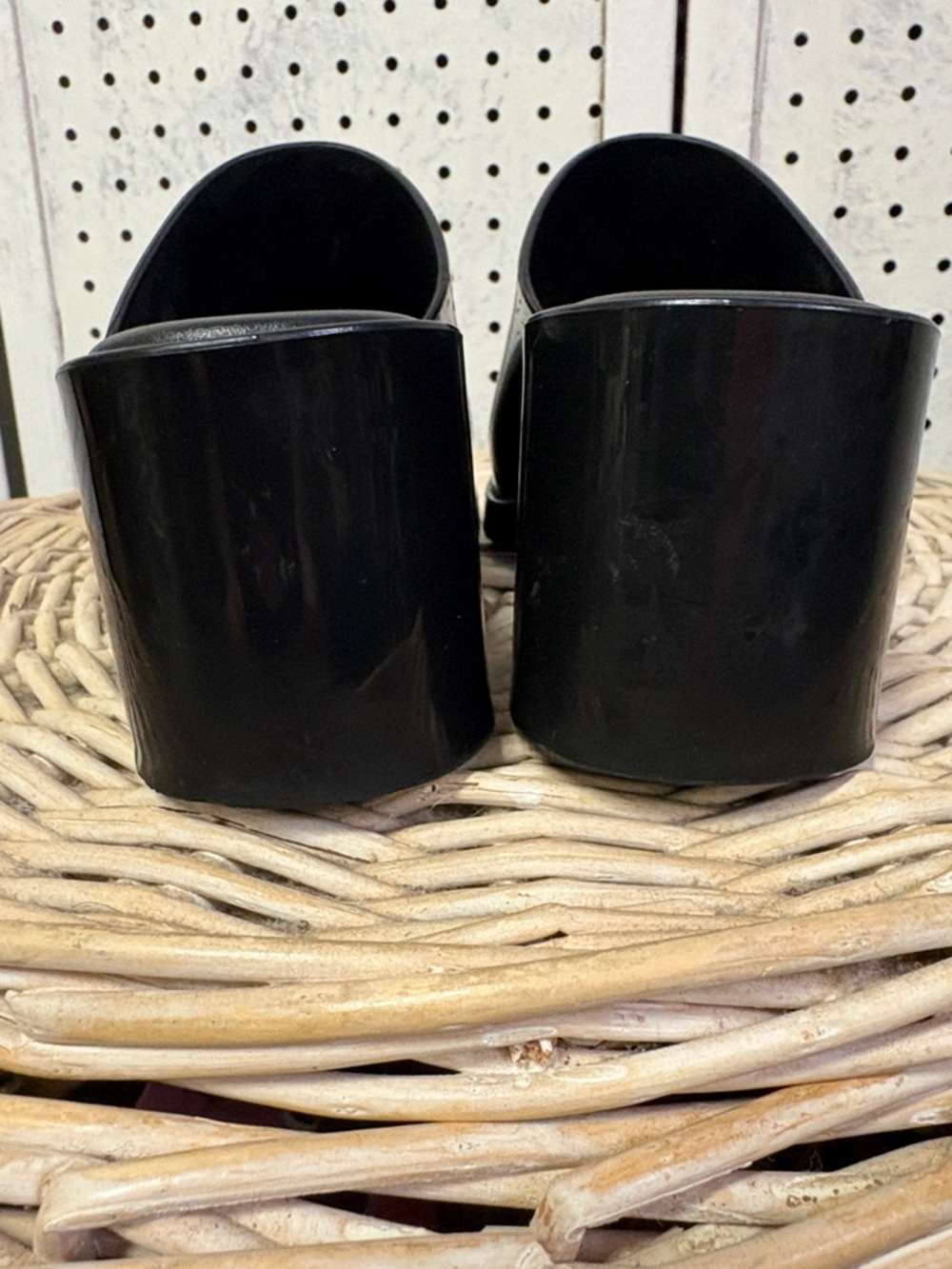 Melissa - Picture 7 of 9